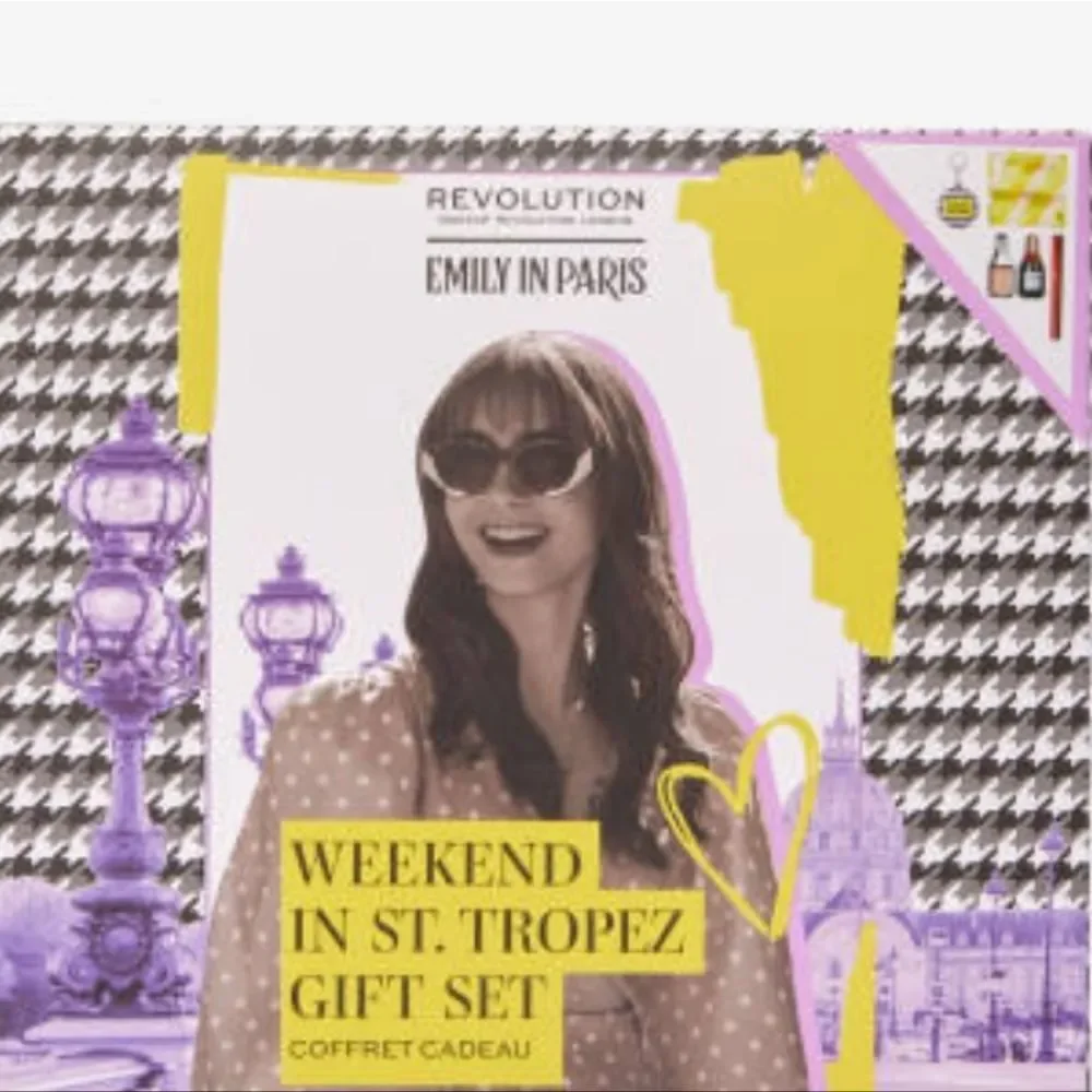Revolution Beauty X‎ Emily In Paris Weekend In St. Tropez Gift Set
